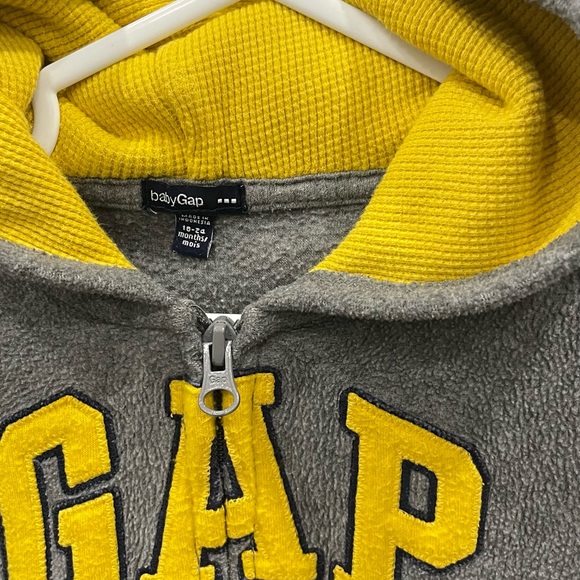 4/$25 BabyGAP hoodies Jacket 18-24mo - Picture 2 of 3